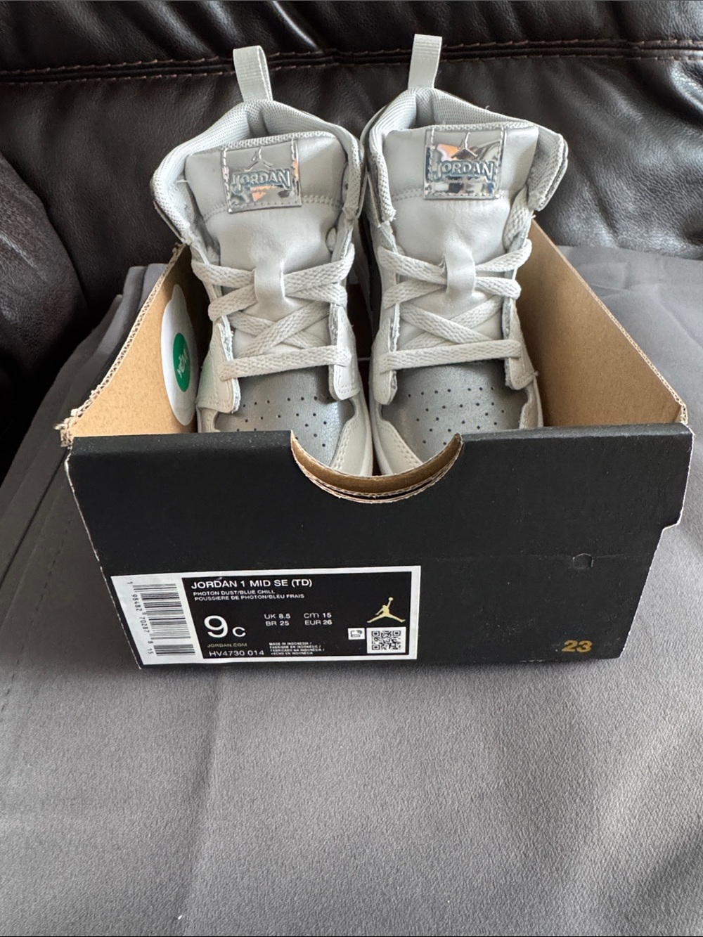 Jordan Kids Sneakers in Light Gray and White